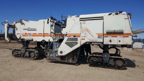 ขาย 10,000,000 รถกัดถนน Wirtgen รุ่น W2200 ปี2006 ใช้งาน 9,000 ชั่วโมงเก่านอกแท้ไม่เคยใช้งานเมืองไทย  สนใจดูสินค้า ชลบุรี 090-772-3710 090-772-3708