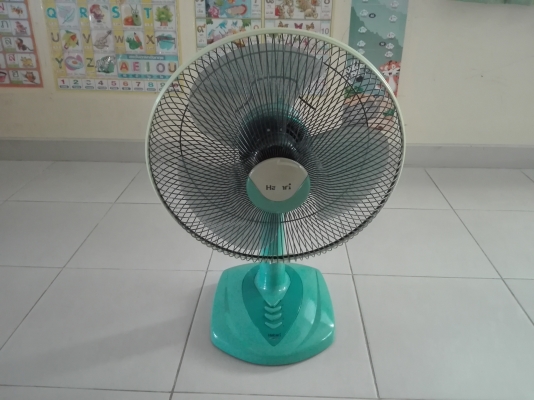 พัดลมตั้งพื้น ฮาตาริ