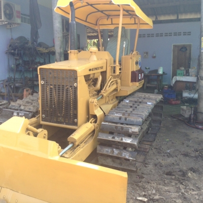 ขายรถแทร็กเตอร์D2-5P 5กระบอก สไลด์6ทิศทาง รถสวย พร้อมใช้งาน เครื่องดี ช่วงล่างดี ใบแทร็กสวย ราคาต่อรองคุยกันได้ โทร0616613023แพรว