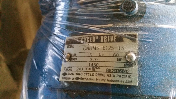 มอเตอร์เกียร์ ยี่ห้อ Sumitomo ขนาด 5 แรง สามเฟส 380V CYCLO DRIVE ทดรอบ 15:1  96 rpm สภาพดี หมุนนิ่ม ใช้งานได้ดีปกติ ราคา 15,500 บาทไม่รวมส่ง มี 2 ตัวค่ะ