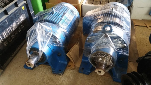 มอเตอร์เกียร์ ยี่ห้อ Sumitomo ขนาด 5 แรง สามเฟส 380V CYCLO DRIVE ทดรอบ 15:1  96 rpm สภาพดี หมุนนิ่ม ใช้งานได้ดีปกติ ราคา 15,500 บาทไม่รวมส่ง มี 2 ตัวค่ะ
