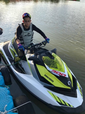 เสื้อชูชีพขี่เจ็ทสกี JETSKI เพียง1,500บ.(ส่งฟรีทั่วไทย)