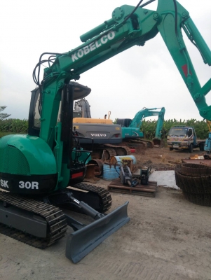 รถแบคโฮ KOBELCO SK30-3 รถเก่านอกนำเข้า ยังไม่เคยใช้งานในไทย เครื่องดี ปั๊มดี ไฟฟ้าครบ มีระบบเต่า-กระต่าย มีระบบหัวกระแทก มีเอกสารใบอินวอยซ์ มี VDO การทำงานให้ชม