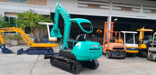 ขาย รถขุด KOBELCO รุ่น SK030 มือสองญี่ปุ่น แทรกเหล็ก สลัก บูทเอวแน่น 100\% คอนโทรลสั้น ปั้มนิ้ว สวยพร้อมใช้งาน มือถือ 0818753444