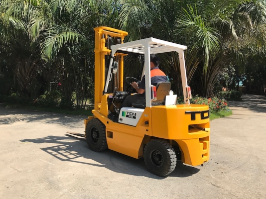 ขายFORKLIFT TCM FD25ดีเซล เสา4เมตร งาสไลด์ ยางใหม่(2.5ตัน) สวยเดิมจากญี่ปุ่น ยังไม่เคยใช้ในไทย 165,000เท่านั้น!!