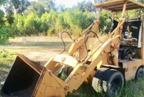 KOMATSU SG10-3 รถตักล้อยาง พร้อมใช้งานสภาพดีสุดๆครับ เครื่องยนต์เดิมๆแรงทำงานได้เร็วดีครับ ช่วงล่างแน่น เอกสารสัญญาซื้อขาย