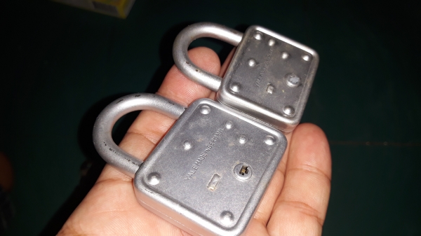 ขายแม่กุญแจ แพ็คคู่2ขนาด YALE MADE IN GERMANY. ใหม่เก่าเก็บพร้อมลูก2ดอก