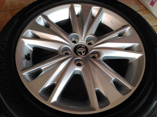 ล้อแม็ก New Toyota Innova Crysta ขอบ 17 พร้อมยาง Bridgestone Turanza GR-90  215 55 17 ผลิตปี 2016  ขายถูกๆ ทั้งชุด 15900.- ใส่ฟรี รับเทิร์น รับบัตรเครดิตทุกธนาคาร ส่งทั่วไทย