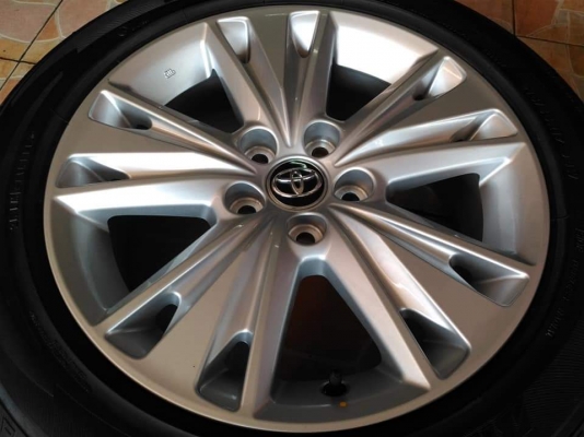 ล้อแม็ก New Toyota Innova Crysta ขอบ 17 พร้อมยาง Bridgestone Turanza GR-90  215 55 17 ผลิตปี 2016  ขายถูกๆ ทั้งชุด 15900.- ใส่ฟรี รับเทิร์น รับบัตรเครดิตทุกธนาคาร ส่งทั่วไทย