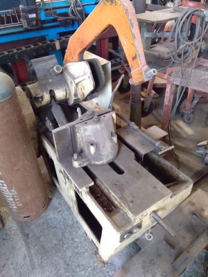 เครื่องเลื่อย และเครื่องสว่าน เครื่องเลื่อย และเครื่องสว่าน