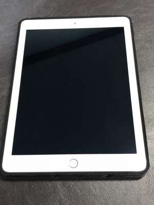 ขาย iPad (6th Generation) Wi-Fi + Cellular (ใส่ซิมได้)หน้าจอขนาด 9.7 นิ้ว สีทอง 128 GB มีใบเสร็จให้ด ขาย iPad (6th Generation) Wi-Fi + Cellular (ใส่ซิมได้)หน้าจอขนาด 9.7 นิ้ว สีทอง 128 GB มีใบเสร็จให้ด