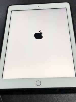 ขาย iPad (6th Generation) Wi-Fi + Cellular (ใส่ซิมได้)หน้าจอขนาด 9.7 นิ้ว สีทอง 128 GB มีใบเสร็จให้ด ขาย iPad (6th Generation) Wi-Fi + Cellular (ใส่ซิมได้)หน้าจอขนาด 9.7 นิ้ว สีทอง 128 GB มีใบเสร็จให้ด