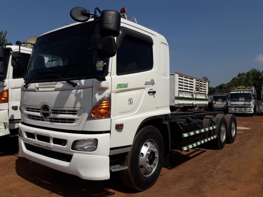 Hino FM8J เครื่อง 251 แรง สิบล้อหัวครัซซี สองเพลา มีระบบลากพ่วง #จะติดตั้งดัมพ์สามมิตรใหม่หรือกระบะล่อง มีสองคัน ปี 55 กับ ปี 57 สวยพร้อมใช้งาน #ราคาขายหัวครัซซี 1,600,000 บาท