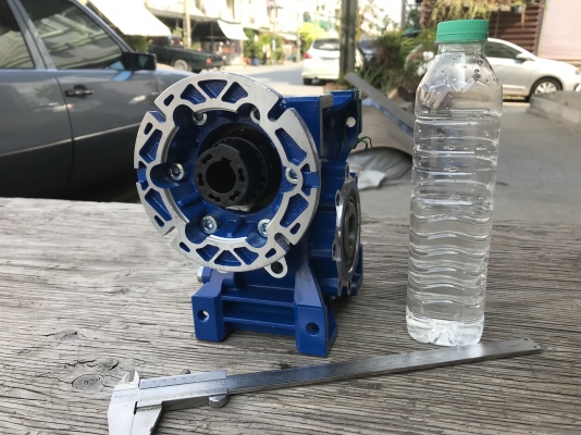 ขายหัวเกียร์ทดรอบ Motovario อัตราทด 1:30 made in Italy ของใหม่ไม่เคยใช้งาน ราคา 1,800 บาท