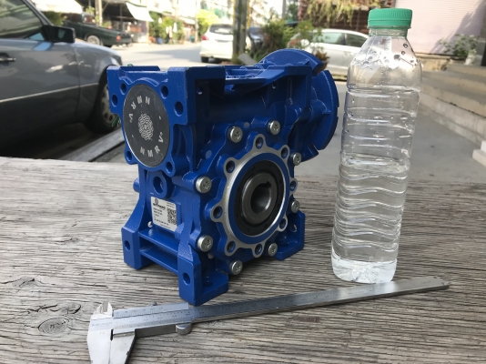 ขายหัวเกียร์ทดรอบ Motovario อัตราทด 1:30 made in Italy ของใหม่ไม่เคยใช้งาน ราคา 1,800 บาท