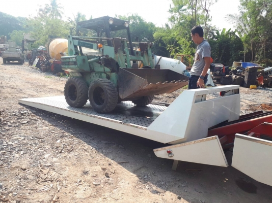 ขอบคุณลูกค้าจากกาญจนบุรีครับ จัดรถสไลด์มารับ รถตัก BOBCAT ยี่ห้อ TOYOTA SDK8 ของเราไปใช้งาน