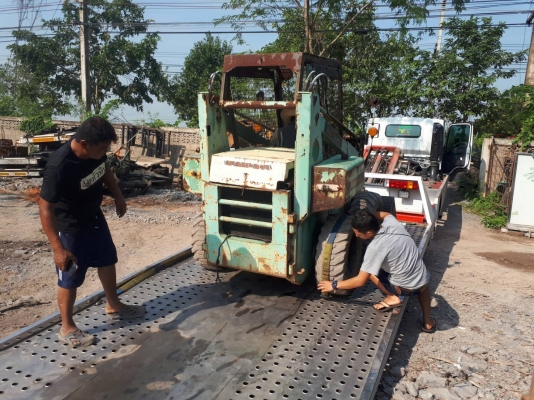 ขอบคุณลูกค้าจากกาญจนบุรีครับ จัดรถสไลด์มารับ รถตัก BOBCAT ยี่ห้อ TOYOTA SDK8 ของเราไปใช้งาน