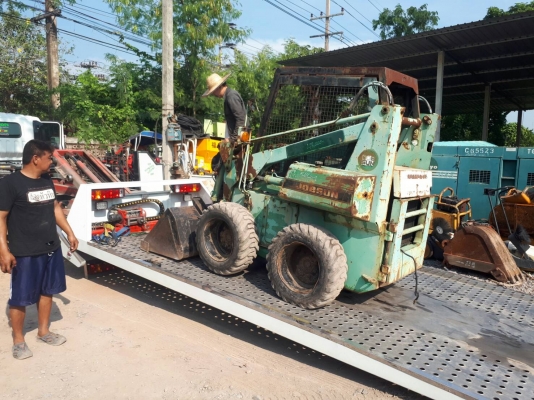 ขอบคุณลูกค้าจากกาญจนบุรีครับ จัดรถสไลด์มารับ รถตัก BOBCAT ยี่ห้อ TOYOTA SDK8 ของเราไปใช้งาน