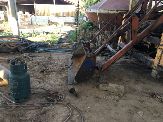 ขายคานตักใส่รถไถ 28,000 สนใจ0986599893