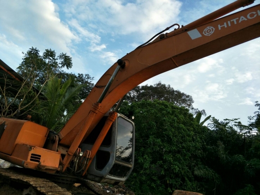 มี VDO ให้ชม.รถแบคโฮ HITACHI EX200-2 แอร์พร้อม ราคา 250000