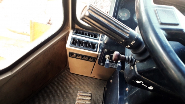 ขายรถตัก HITACHI LX200 240 hp (179 kw) เทียบเท่ากับ KOMATSU WA430-6 สภาพสวยพร้อมใช้ โทร 084-5424150