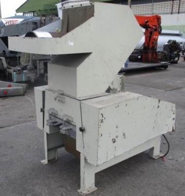 ขายเครื่องบดพลาสติกขนาด 20 แรงสภาพดีพร้อมใช้  ติดต่อ 0898135855