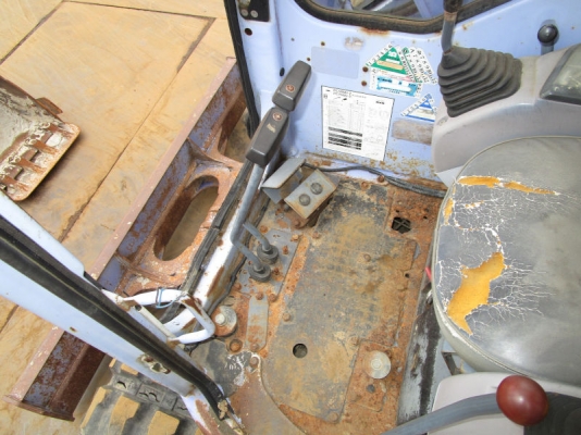 ขายรถขุด ยี่ห้อ KOMATSU รุ่น PC50UU-2 ขายรถขุด ยี่ห้อ KOMATSU รุ่น PC50UU-2