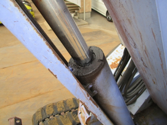 ขายรถขุด ยี่ห้อ KOMATSU รุ่น PC50UU-2 ขายรถขุด ยี่ห้อ KOMATSU รุ่น PC50UU-2