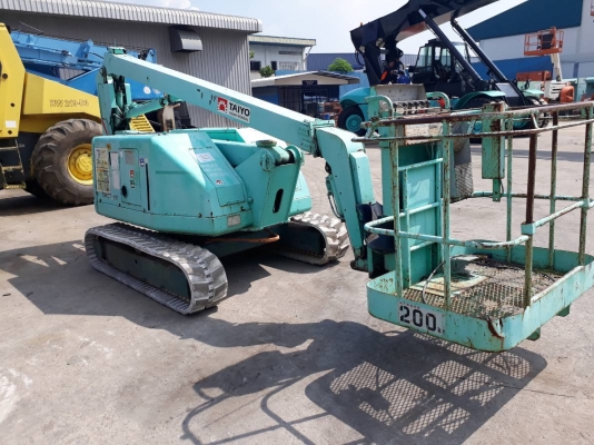 รถกระเช้า ตีนตะขาบ สูง 9.1เมตร รับน้ำหนัก 200 kg MAEDA HF090