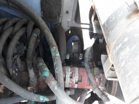 รถกระเช้า ตีนตะขาบ สูง 9.1เมตร รับน้ำหนัก 200 kg MAEDA HF090