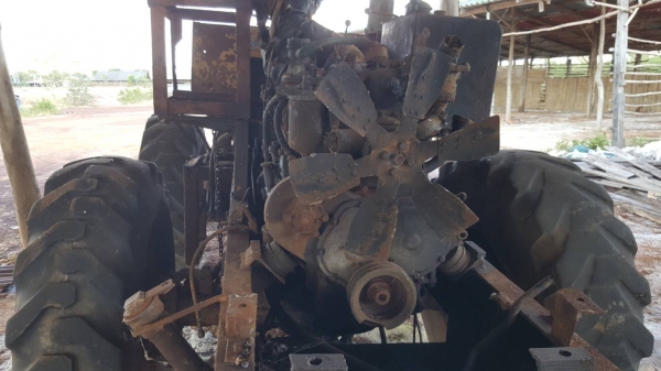 ขายตามสภาพ รถตัก KOMATSU JH30 เครื่องพัง เกียร์ดี ยางดี รถมีผุสนิมเยอะ ราคาต่อรองได้ ขายตามสภาพ รถตัก KOMATSU JH30 เครื่องพัง เกียร์ดี ยางดี รถมีผุสนิมเยอะ ราคาต่อรองได้