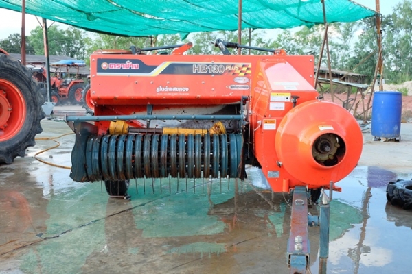 มาแล้วจ้าเครื่องอัดฟางมือสอง  HB 130 PLUS L5018 ราคา 240,000 บาท จ้า สนใจ โทรเลย  089-0111624