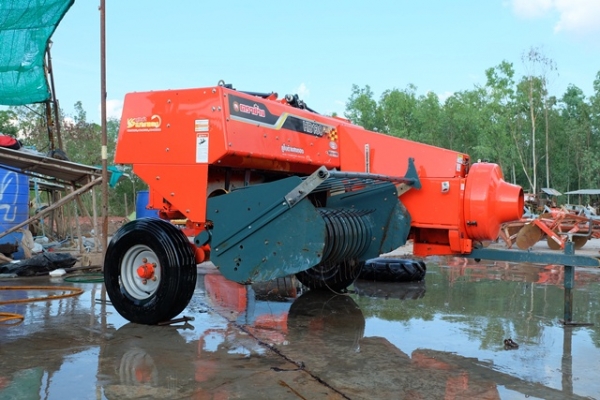 มาแล้วจ้าเครื่องอัดฟางมือสอง  HB 130 PLUS L5018 ราคา 240,000 บาท จ้า สนใจ โทรเลย  089-0111624