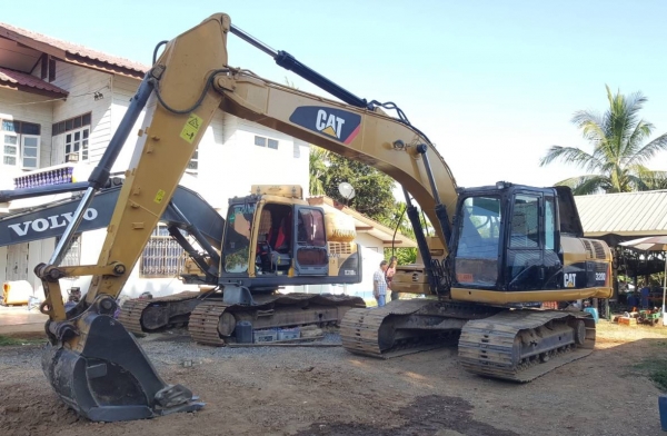 ขาย แบคโฮ CAT 320D เล่มทะเบียนครบ เครื่องดี ปั้มดี ช่วงล่างเต็ม ราคาต่อรองได้