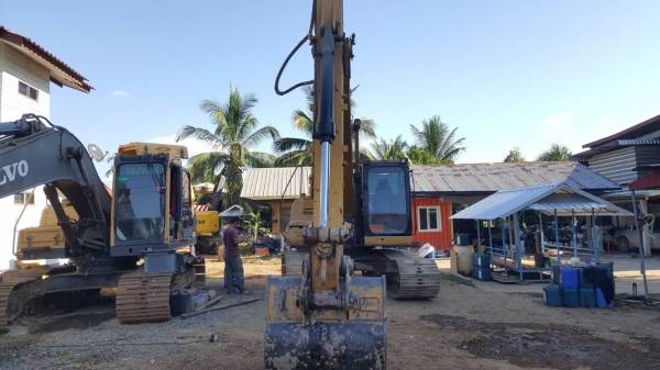 ขาย แบคโฮ CAT 320D เล่มทะเบียนครบ เครื่องดี ปั้มดี ช่วงล่างเต็ม ราคาต่อรองได้