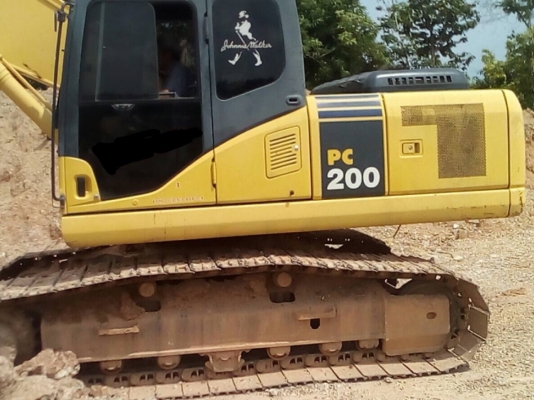 ขายด่วน!! Komatsu PC200-7 ซีเรียล 80,4XX สภาพนางฟ้า ค่ะ