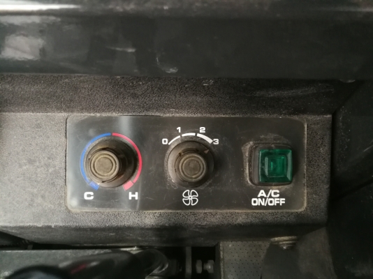 ถึงไทยแล้วจ้า KOMATSU PC 30MR-3 นำเข้าจากญี่ปุ่นโดยตรง ชั่วโมงทำงานน้อย พร้อมตู้เก๋งสวยๆ โทร.086-303-9797 กู๋อ๋า