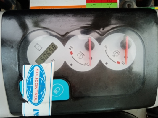 ขาย KOMATSU PC 30MR-2 นำเข้าจากญี่ปุ่นโดยตรง ชั่วโมงทำงานน้อย พร้อมตู้เก๋งสวยๆ โทร.090-986-2521 อ๊อบ