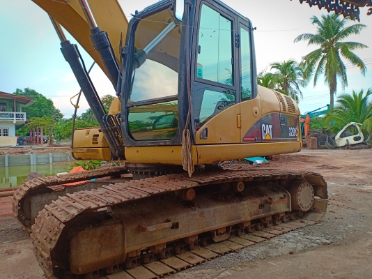 ขายจ้า...CATERPILLAR  320C  เก่าใน สภาพสภาพดี  แทรค 80  ใช้งานมา 10,xxx ชั่วโมง  พร้อมใช้  เอกสารเล่มทะเบียน  โทร  089-3818694  จ๊อย