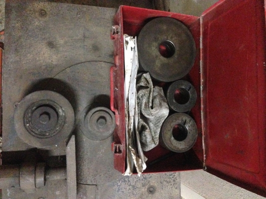 ขายเหมาเครื่องดัดเหล็ก 2 ตัว ตัวใหญ่ไฟ 3 เฟส ตัวเล็กไฟ 220 เหมา 2ตัว 120,000.-บาท ราคาต่อรองได้ Tel. 086-800-3700 k.วรเทพ