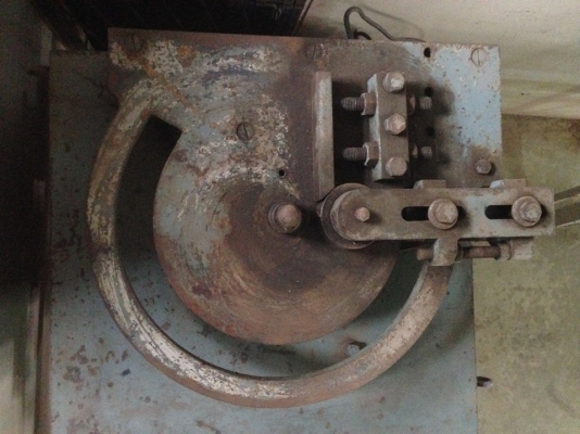 ขายเหมาเครื่องดัดเหล็ก 2 ตัว ตัวใหญ่ไฟ 3 เฟส ตัวเล็กไฟ 220 เหมา 2ตัว 120,000.-บาท ราคาต่อรองได้ Tel. 086-800-3700 k.วรเทพ