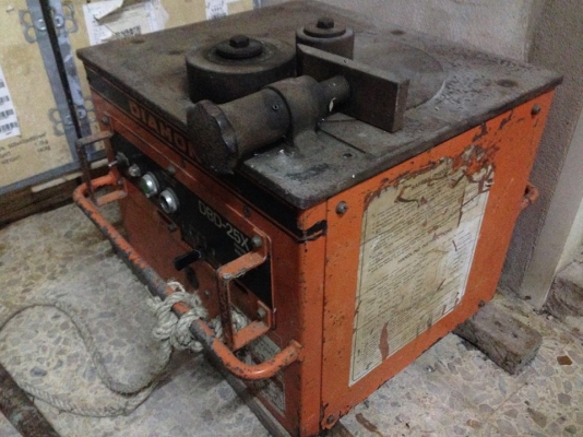 ขายเหมาเครื่องดัดเหล็ก 2 ตัว ตัวใหญ่ไฟ 3 เฟส ตัวเล็กไฟ 220 เหมา 2ตัว 120,000.-บาท ราคาต่อรองได้ Tel. 086-800-3700 k.วรเทพ