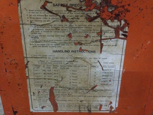 ขายเหมาเครื่องดัดเหล็ก 2 ตัว ตัวใหญ่ไฟ 3 เฟส ตัวเล็กไฟ 220 เหมา 2ตัว 120,000.-บาท ราคาต่อรองได้ Tel. 086-800-3700 k.วรเทพ