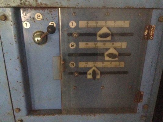 ขายเหมาเครื่องดัดเหล็ก 2 ตัว ตัวใหญ่ไฟ 3 เฟส ตัวเล็กไฟ 220 เหมา 2ตัว 120,000.-บาท ราคาต่อรองได้ Tel. 086-800-3700 k.วรเทพ