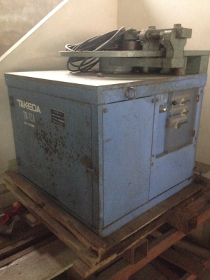 ขายเหมาเครื่องดัดเหล็ก 2 ตัว ตัวใหญ่ไฟ 3 เฟส ตัวเล็กไฟ 220 เหมา 2ตัว 120,000.-บาท ราคาต่อรองได้ Tel. 086-800-3700 k.วรเทพ