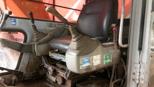 รถแบคโฮ HITACHI EX120-2