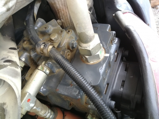 ถึงไทยแล้วจ้า KOMATSU PC 30MR-3 นำเข้าจากญี่ปุ่นโดยตรง ชั่วโมงทำงานน้อย พร้อมตู้เก๋งสวยๆ โทร.090-986-2521 อ๊อบ