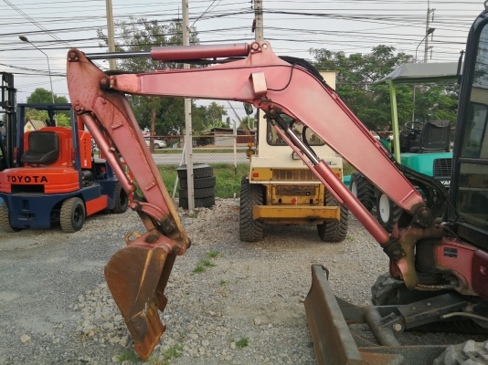 ถึงไทยแล้วจ้า KOMATSU PC 30MR-3 นำเข้าจากญี่ปุ่นโดยตรง ชั่วโมงทำงานน้อย พร้อมตู้เก๋งสวยๆ โทร.090-986-2521 อ๊อบ