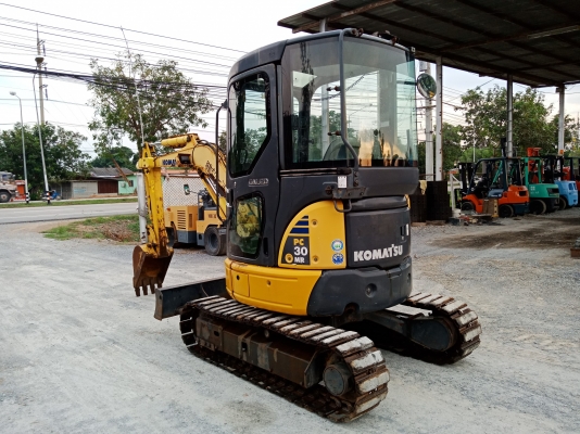 ถึงไทยแล้วครับ KOMATSU PC 30MR-2 นำเข้าจากญี่ปุ่นโดยตรง ชั่วโมงทำงานน้อย พร้อมตู้เก๋งสวยๆ โทร.090-986-2521 อ๊อบ