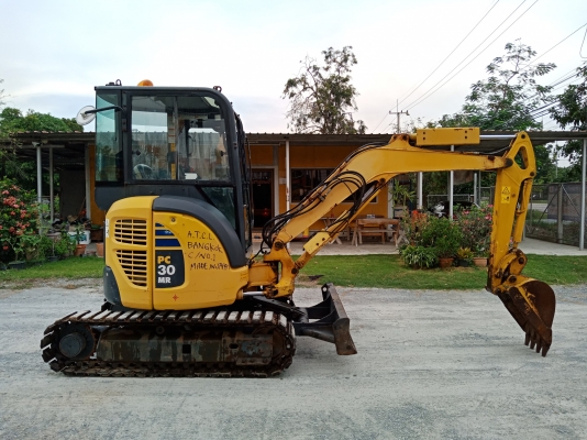 ถึงไทยแล้วครับ KOMATSU PC 30MR-2 นำเข้าจากญี่ปุ่นโดยตรง ชั่วโมงทำงานน้อย พร้อมตู้เก๋งสวยๆ โทร.090-986-2521 อ๊อบ